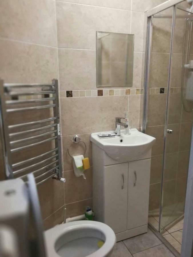 Rest Room Near To Heathrow Airport Ashford  Eksteriør billede